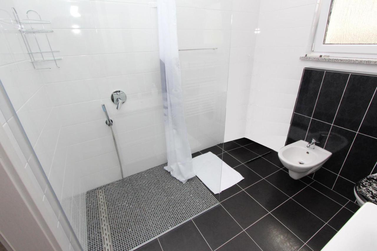 Apartment Karlo 1 Ровинь Экстерьер фото