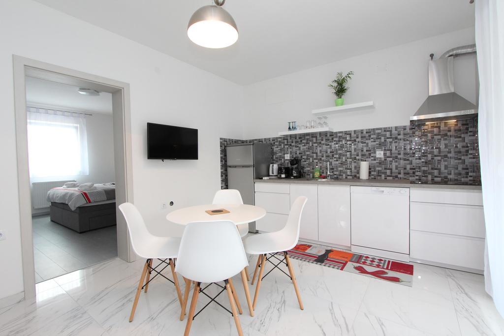 Apartment Karlo 1 Ровинь Экстерьер фото